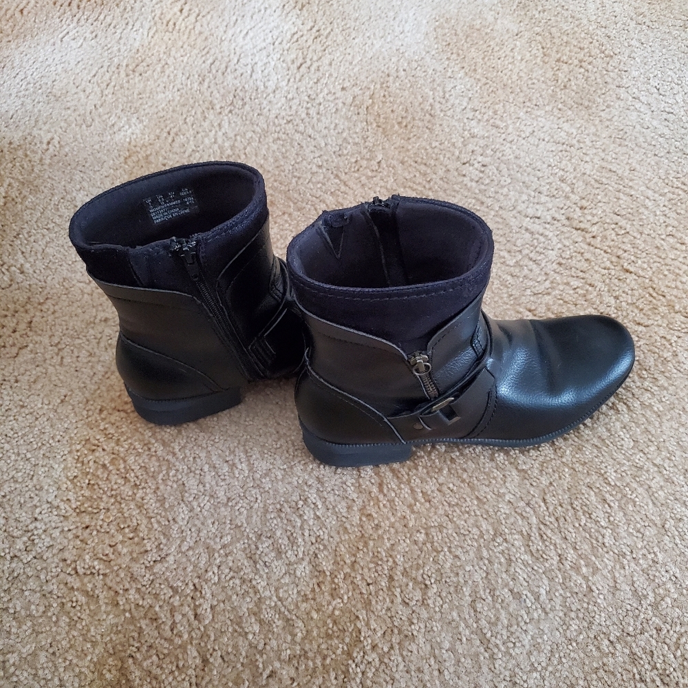Boots - Picture 4 of 5